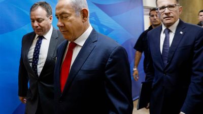 فساد نتنياهو يضعه في قفص الإتهام مجددا 