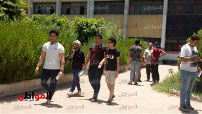 صور .. خروج طلاب امتحانات الثانوية العامة 2018 م من اللجنة الأولى