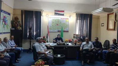 صور.. رئيس مركز السنبلاوين تشدد على العاملين بإنهاء أعمال المواطنين