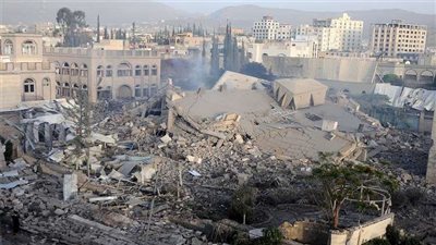 صور| سكان الحديدة يتلقون تحذيرات ورقية من التحالف العربي
