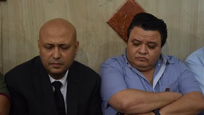صور| المخرج خالد جلال يصل عزاء والد الفنان محمد فهيم
