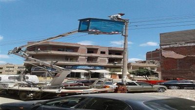 صيانه وتركيب كشافات إنارة بشوارع رئيسية بـ