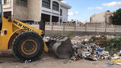 صور.. حملة نظافة بمدينة جمصة بعد توافد الآلاف في رحلة اليوم الواحد