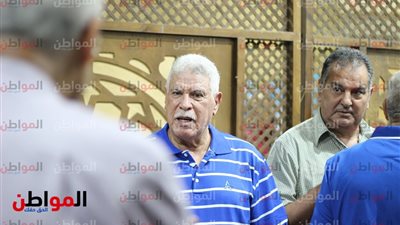 صور| حسن شحاتة يصل عزاء الراحل عبد الرحيم محمد 