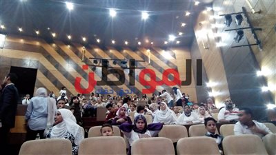 صور| إقبال المواطنين على مسرح وزارة الشباب والرياضة