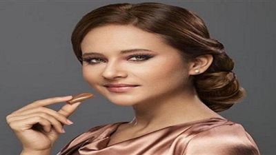 نيللي كريم تتألق بـ البكيني على البحر