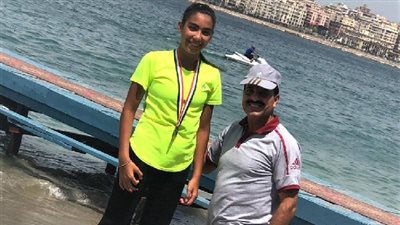 جنا نادر لاعبة سموحة تحصل علي برونزية بطولة الجمهورية للسباحة بالزعانف