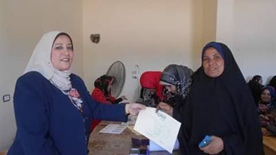القومى للمرأة يسلم 274 شهادة أمان للأرامل والمطلقات بـ