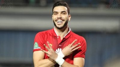 الأهلي يعاقب  المغربي وليد آزارو   