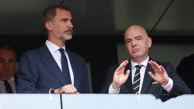 صور.. ملك إسبانيا يؤازر الماتادور أمام روسيا من مدرجات ملعب لوجنيكي