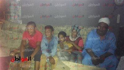 من أجل إطعام أولاده العشرة .. 
