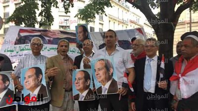 صور| احتفالات الجالية المصرية في باريس بالذكري الخامسة لثورة 30 يونيو