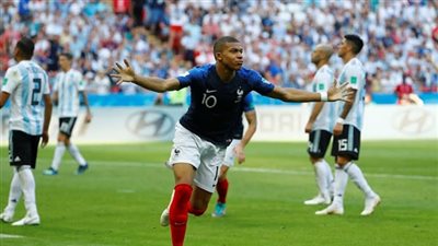 نجم منتخب فرنسا السابق يتغزل في مبابي