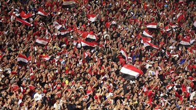   المصريون يحتفلون بـ
