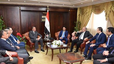 الخطيب: ملف عودة الجماهير محور رئيسي في زيارة الأهلي لوزير الرياضة