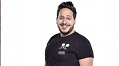 نجم مسرح مصر يغازل فتاة في 