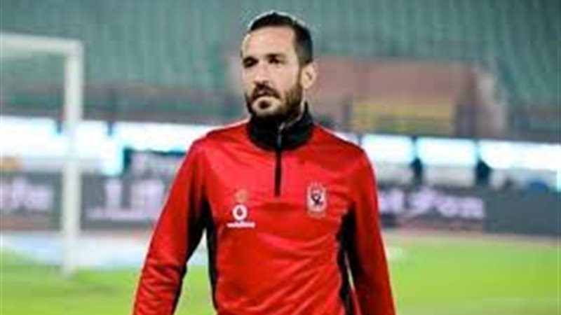 علي معلول لاعب الأهلي