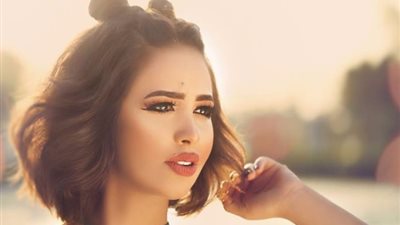 رنا سماحة تشارك جمهورها بصورة من مسرحية البؤساء 