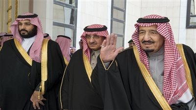 العاهل السعودي وولي العهد يهنئان الرئيس الأمريكي بـ