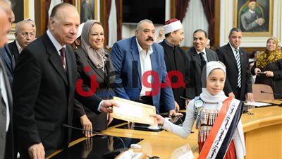 صور.. محافظ القاهرة يُكرم حفظة القرآن الكريم