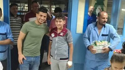 صور.. طارق حامد يزور مستشفي الأطفال الجامعي بالمنصورة 