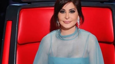 إليسا تتجول في شوارع باريس بإطلالة خاصة
