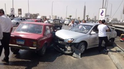 إصابة 3 أشخاص إثر حادث تصادم سيارتين على طريق الإسكندرية الصحراوي
