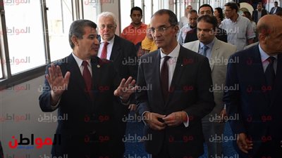 فيديو وصور.. وزير الاتصالات يتفقد الهيئة العربية للتصنيع
