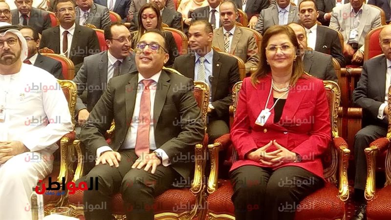 رئيس الوزراء فى مقدمة