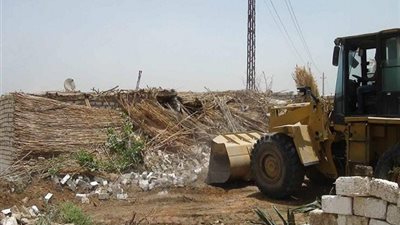 حملة مكبرة لإزالة 8 حالات تعد على الأراضى الزراعية بـ