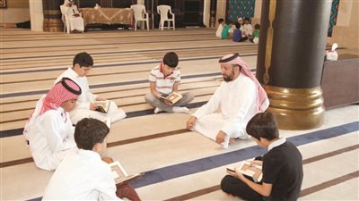 هل تقاضي الأجر على تحفيظ القرآن يعد إثمًَا؟