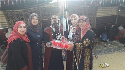 الفلسطينيات..الجندي المجهول في مخيمات العودة بغزة