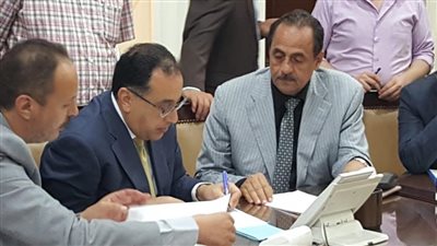 النائب خالد أبو زهاد يناقش مع رئيس الوزراء إنشاء مدينة استثمارية بدائرة جهينة