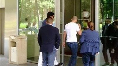 بوفون في باريس لإتمام التعاقد
