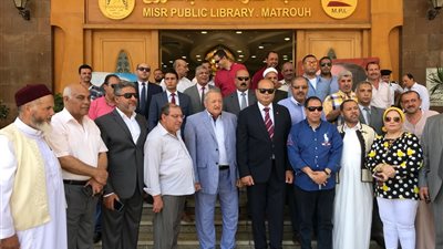 صور.. محافظ مطروح برفقة وفد برلماني في جولة تفقدية لمكتبة مصر العامة