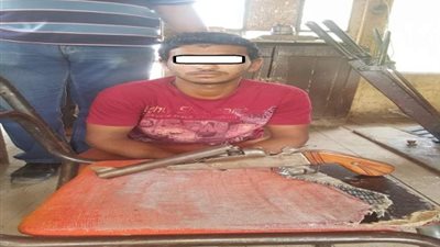 الأجهزة الأمنية بالإسماعيلية تتمكن من القبض على عاطل بحوزته سلاح نارى بـ