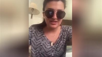 وصول منى المذبوح المتهمة في نشر فيديو خادش للحياء إلى محكمة مصر الجديدة 