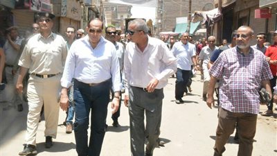 في زيارة مفاجئة لـ مدينة جرجا.. محافظ سوهاج يوجه بتعريفة موحدة لـ