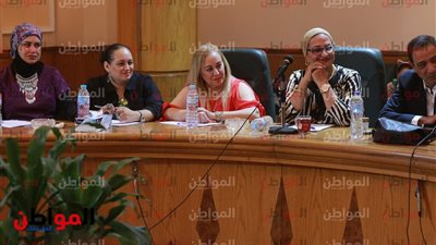صور.. بدء صالون 