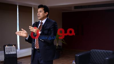 صور.. بدء فعاليات اجتماع أشرف صبحي مع شباب الصعيد
