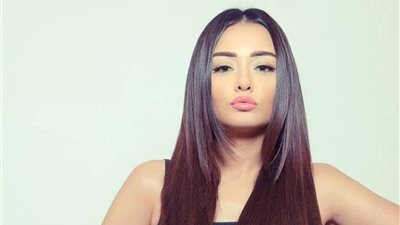 إطلالة هادئة بالأبيض والأسود لـ