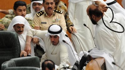 تهم تمس نواب برلمان الكويت وتزج بهم في السجن