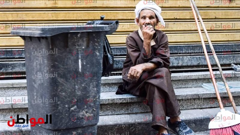   عم رضا عالم القمامة
