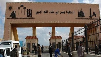 سلطات منفذ السلوم تنهي سفر وعودة 1238 مصريا وليبيا و67 شاحنة خلال 24 ساعة