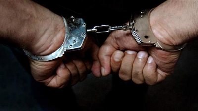 حبس 3 متهمين 4 أيام لمحاولتهما تهريب كميات من مخدر الآيس