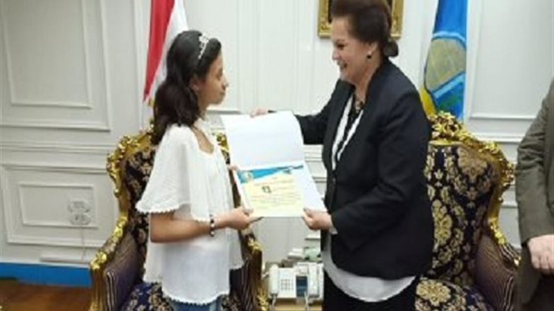 المحافظ تكرم أول