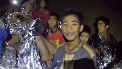 فيديو.. الكشف عن سبل إنقاذ أطفال الكهف طبيا
