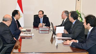 عاجل.. الرئيس السيسي يجتمع بـ مدبولي وعدد من الوزارات ورئيس هيئة الرقابة الإدارية