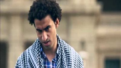 علي ربيع يشارك جمهوره بصورة جديدة 