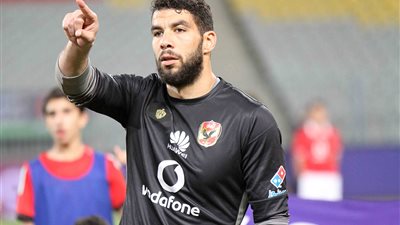صورة.. الأهلي يحتفل بعيد ميلاد شريف إكرامي 